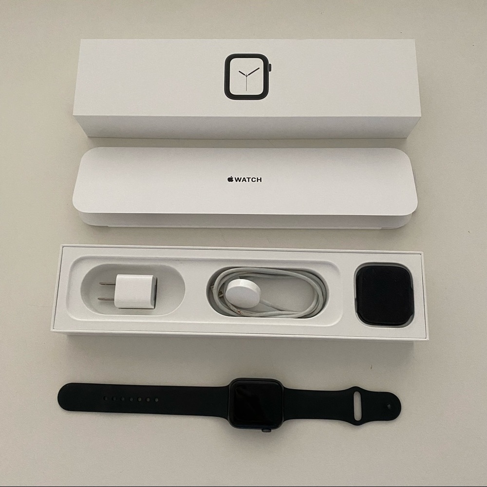 Apple Watch Series 4 44mm Space Gray Aluminum (I don’t have the box anymore)